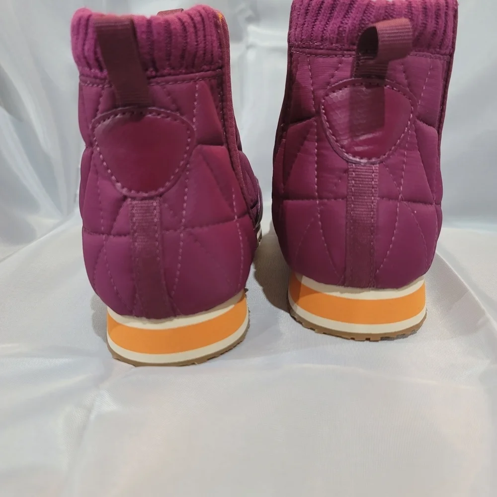TEVA ReEmber Puffer Booties Purple EUC Sz 6